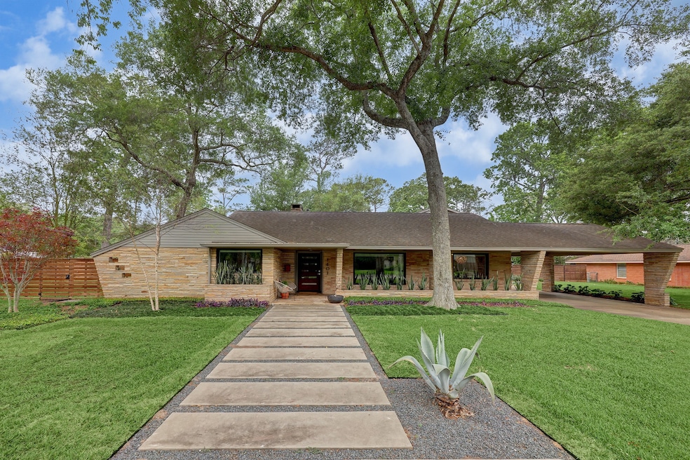 1401 Huge Oaks St, Houston, TX 77055 - photo 1