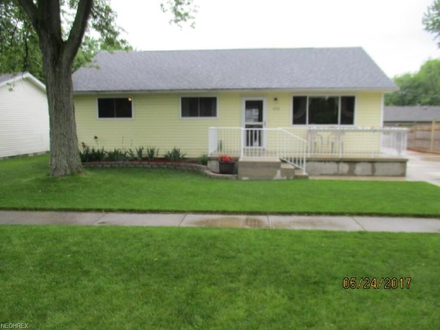 662 Sunset Ave, Sheffield Lake, OH 44054 - photo 1