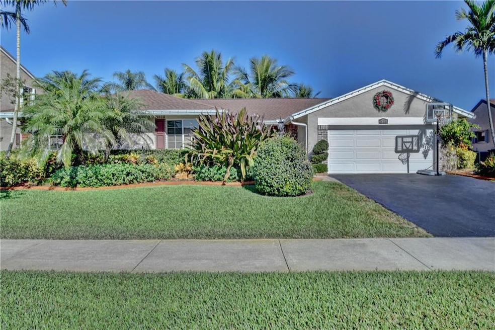 14761 Highland Springs Ct, Davie, FL 33325 - photo 1