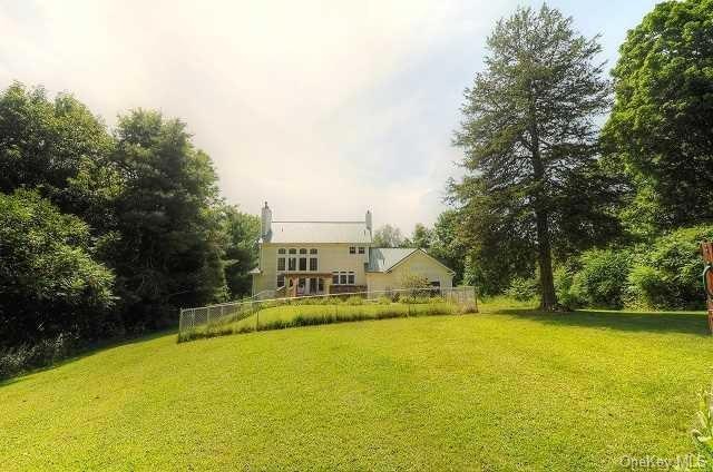 90 Carriage Dr, Red Hook, NY 12571 - photo 1