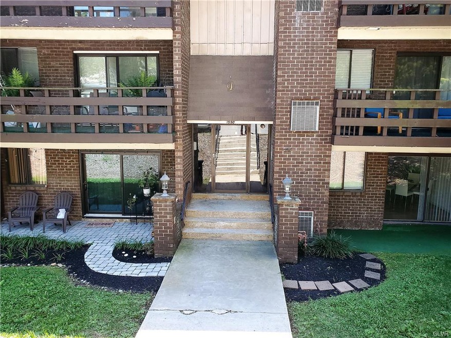 1590 Alta Dr unit D5, Whitehall, PA 18052 - photo 1