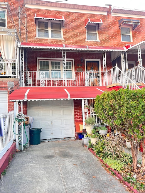 1047 E 217th St, Bronx, NY 10469 - photo 1