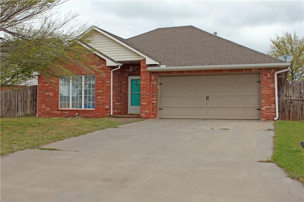1920 Ridge Crest Dr, Shawnee, OK 74804 - photo 1