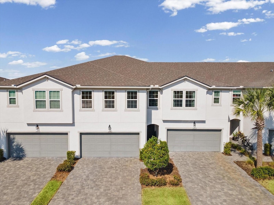 19421 Blue Pond Dr, Lutz, FL 33558 - photo 1