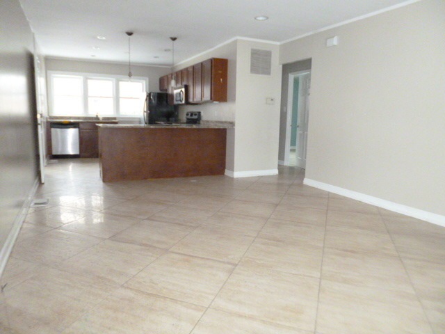 914 Norfolk Ave, Westchester, IL 60154 - photo 1