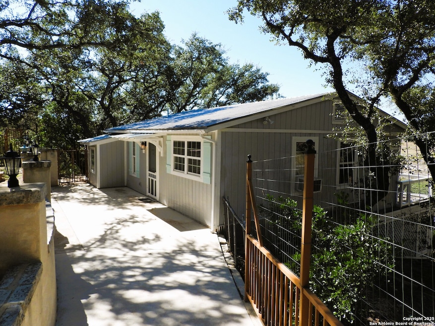 196 Whispering Oak Ln, Lakehills, TX 78063 - photo 1