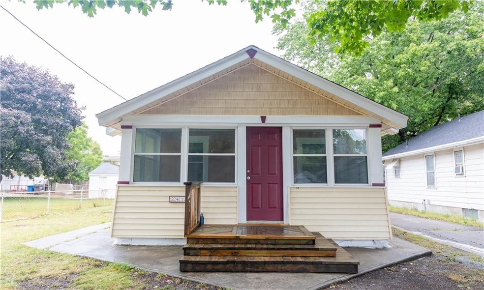 2414 Des Moines St, Des Moines, IA 50317 - photo 1