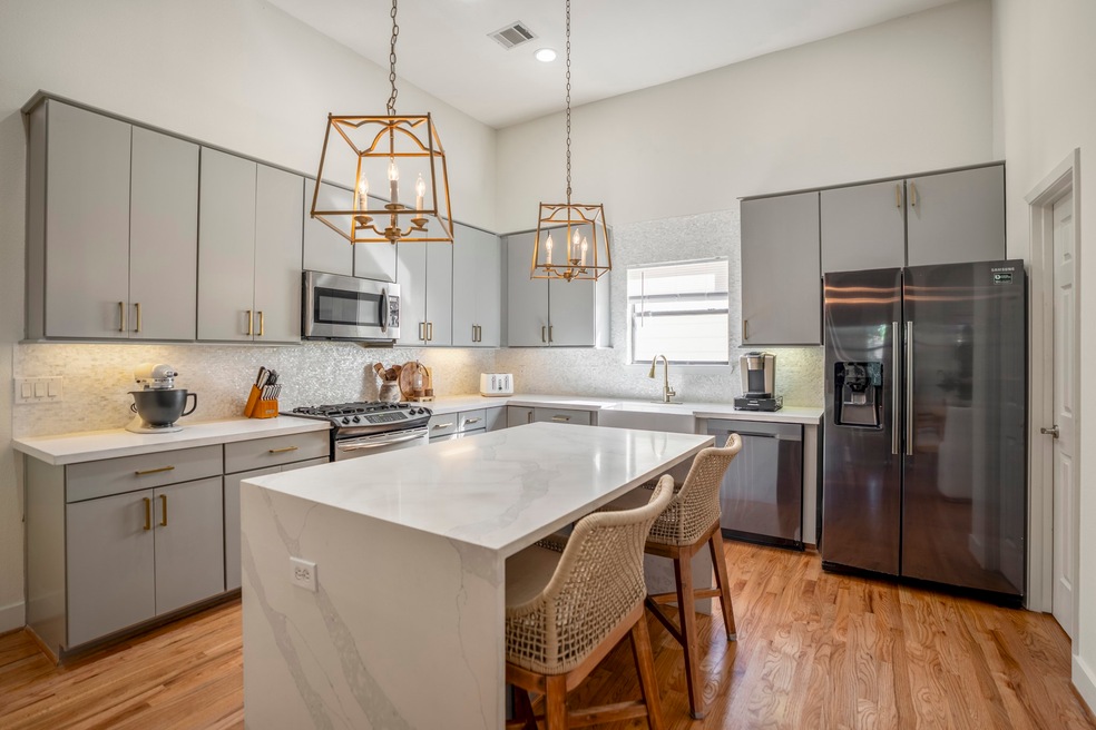 5841 Darling St unit C, Houston, TX 77007 - photo 1