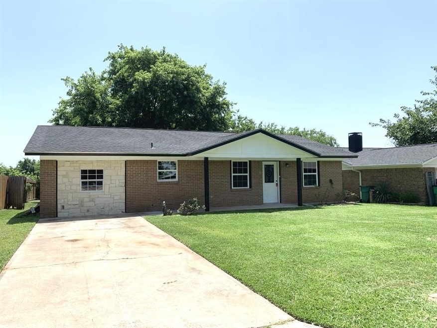 1912 Arkansas St, Gainesville, TX 76240 - photo 1