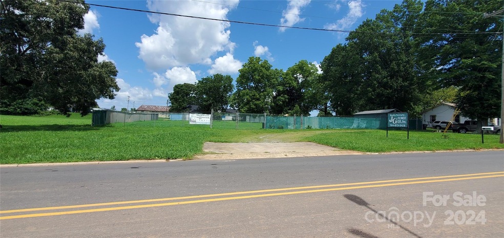 533 Monroe St unit 1,2,3, Statesville, NC 28677 - photo 1