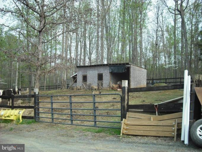 19320 Clover Hill Rd, Jeffersonton, VA 22724 - photo 1