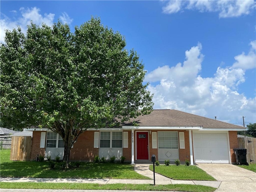 2712 Dauterive Drive Front View