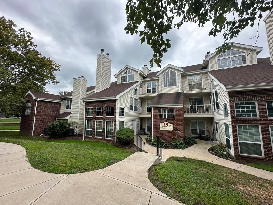 245 Carriage Crossing Ln unit 245, Middletown, CT 06457 - photo 1
