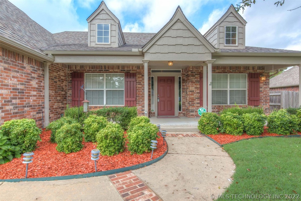 Lovely 3B 2B 2C home in the awesome neighborhood o