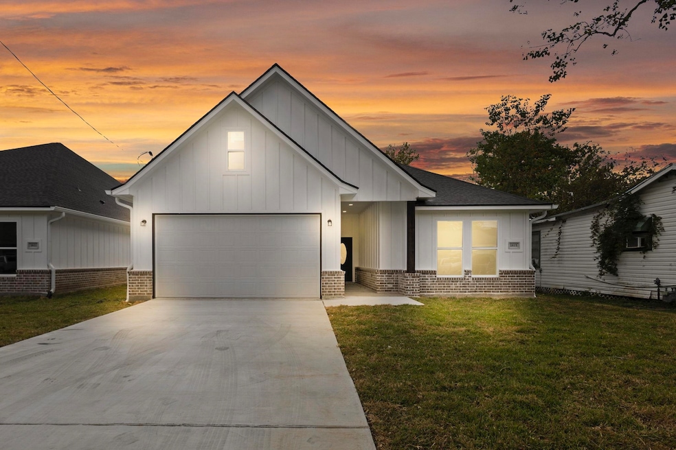 1815 N 19th St, Nederland, TX 77627 - photo 1