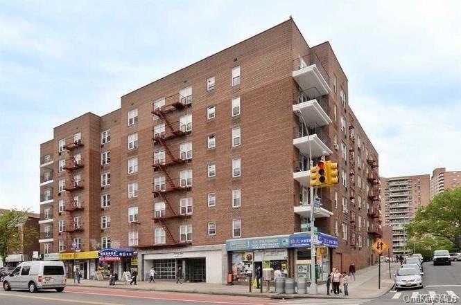 42-95 Main St unit 7D, Flushing, NY 11355 - photo 1