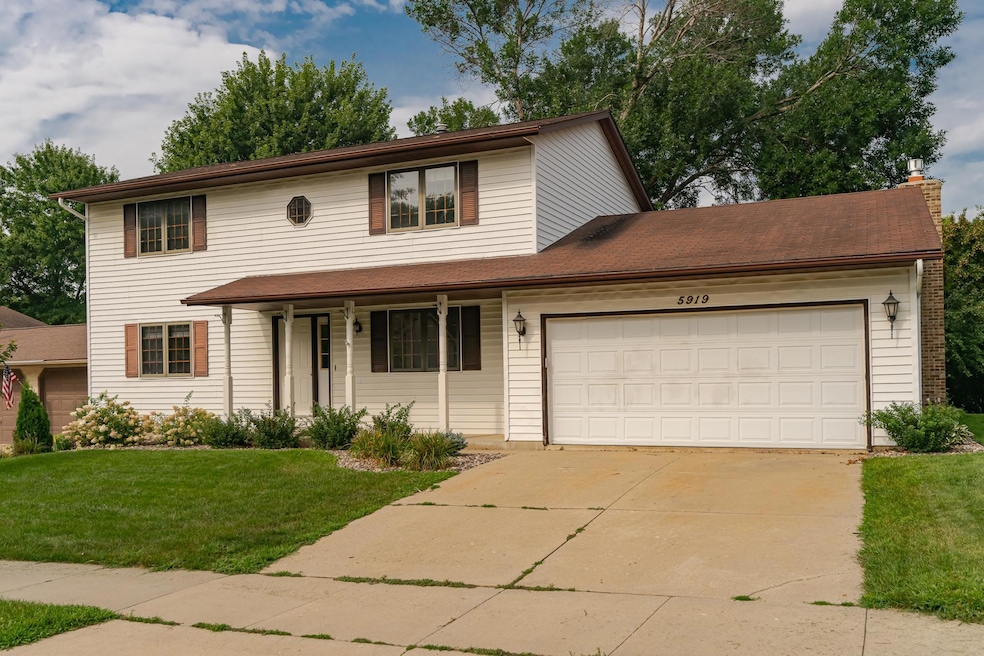 Pending $359,900 • Co-Listing Agent