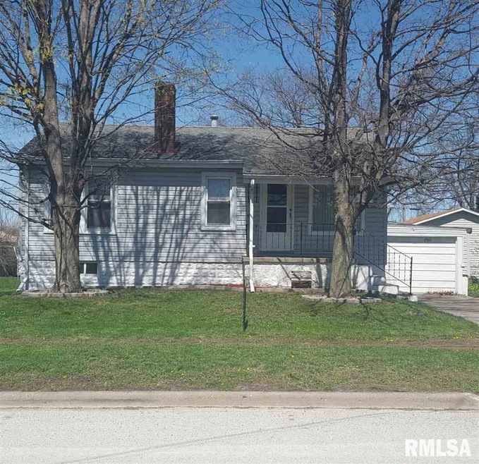 1516 Delavan St, Lincoln, IL 62656 - photo 1