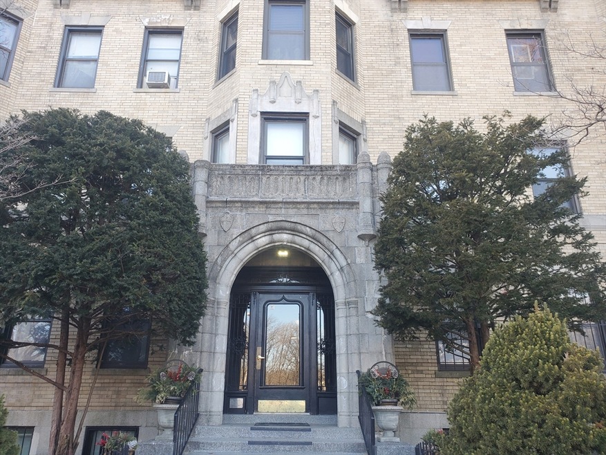 51 Park Dr unit 6, Boston, MA 02215 - photo 1