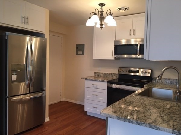 50 Carey Ave unit 5, Watertown, MA 02472 - photo 1