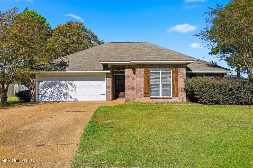 425 Fenway Dr, Brandon, MS 39047 - photo 1