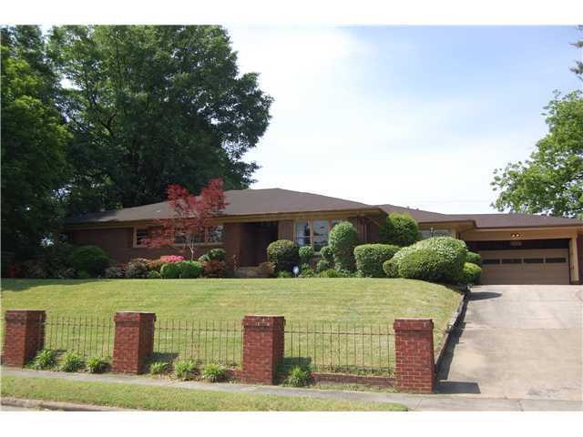 Well maintained home. All brick with exterior fres