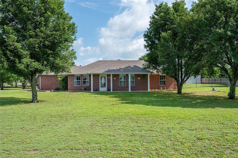 102 Ashley Dr, Shawnee, OK 74804 - photo 1
