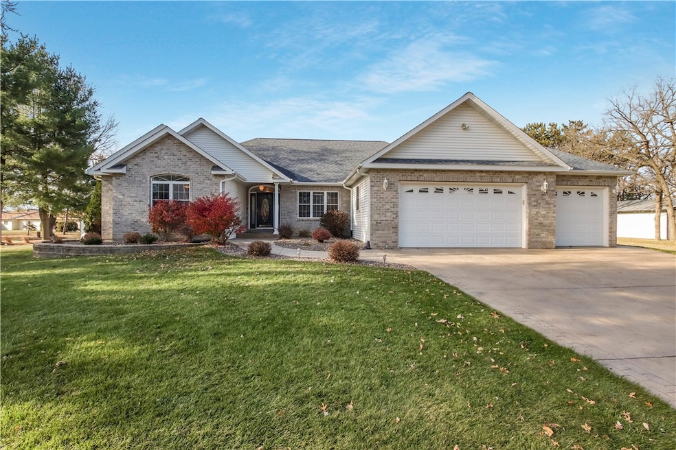 5662 166th St, Chippewa Falls, WI 54729 - photo 1