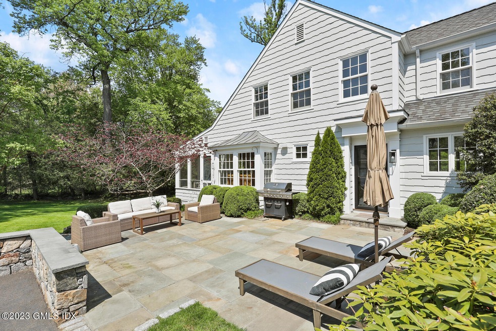 14 Crescent Rd Riverside CT-large-053-05