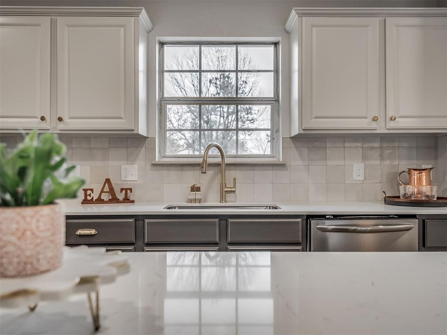 2085 Fox Ln, Tuttle, OK 73089 - photo 1