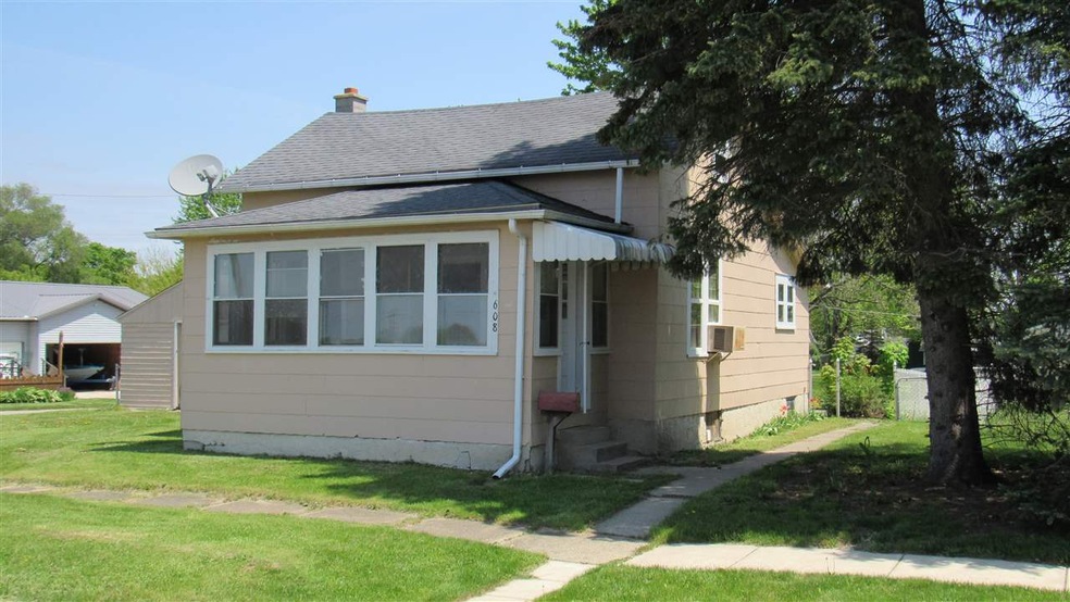 608 Railroad St, Auburn, IN 46706 - photo 1