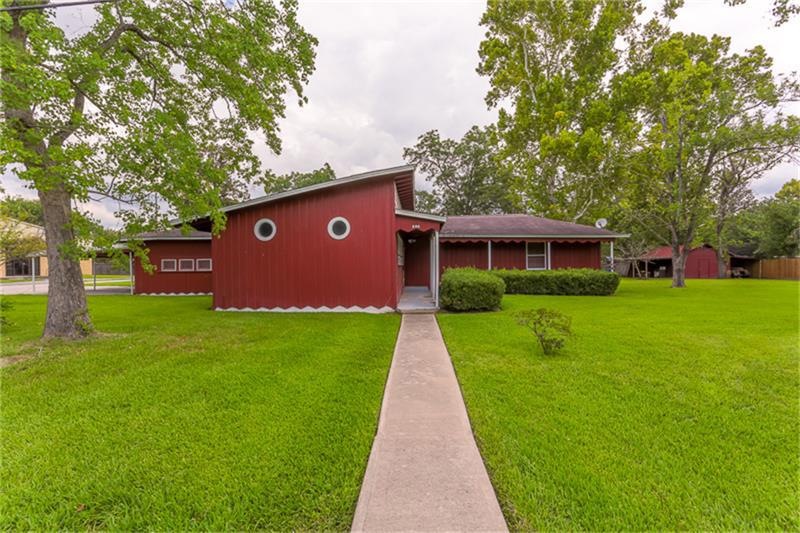 306 Oxford St, Tomball, TX 77375 - photo 1