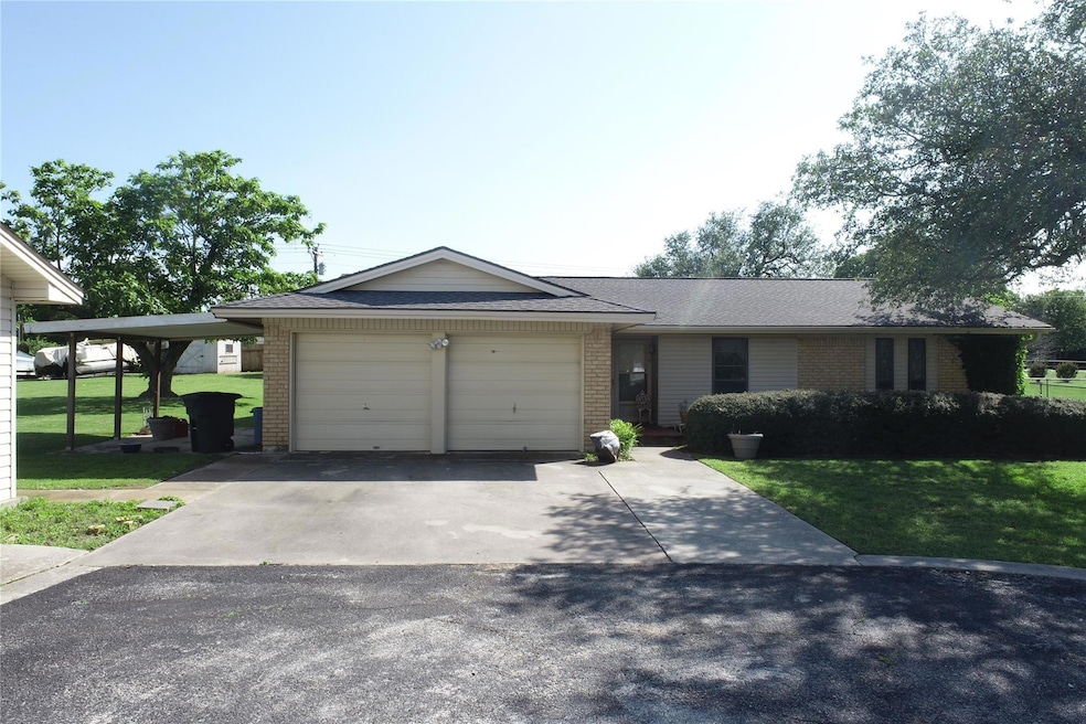 210 Cocopa Dr, Gainesville, TX 76240 - photo 1