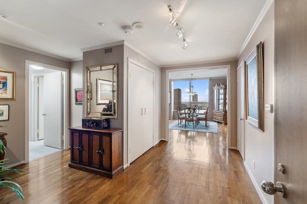 Inviting foyer entry with sky views upon entry.