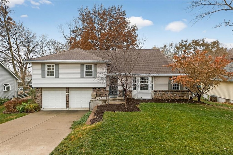 837 NW 69th St, Kansas City, MO 64118 - photo 1