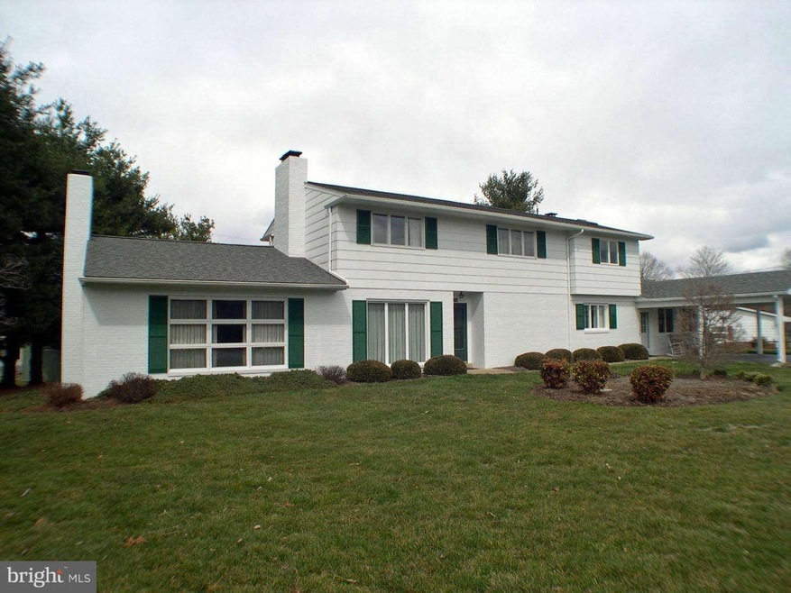 104 N Whissen St, Edinburg, VA 22824 - photo 1