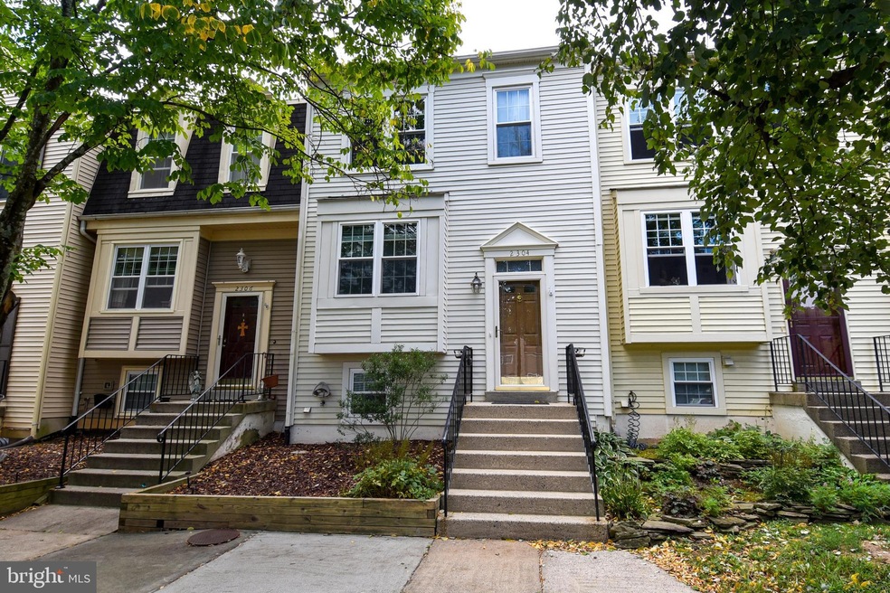 2304 Hunters Square Ct, Reston, VA 20191 - photo 1