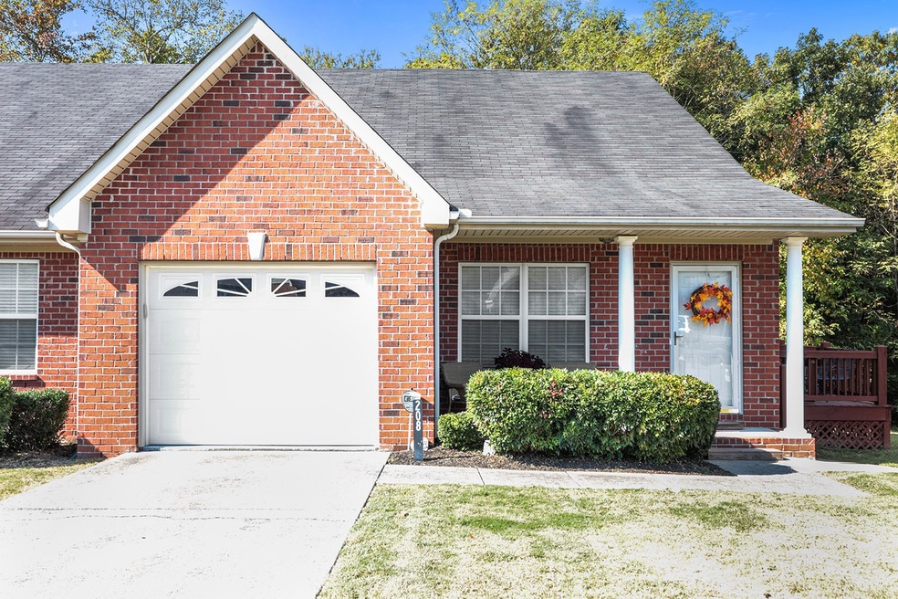 208 Johnstone Dr, Dickson, TN 37055 - photo 1