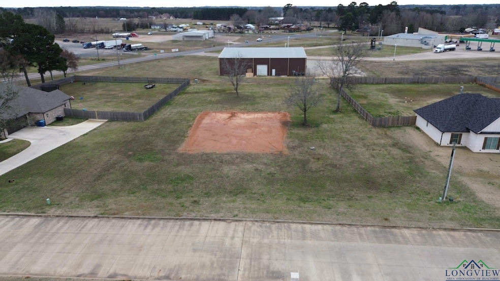 4502 Windsor Park Ln, Kilgore, TX 75662 - photo 1