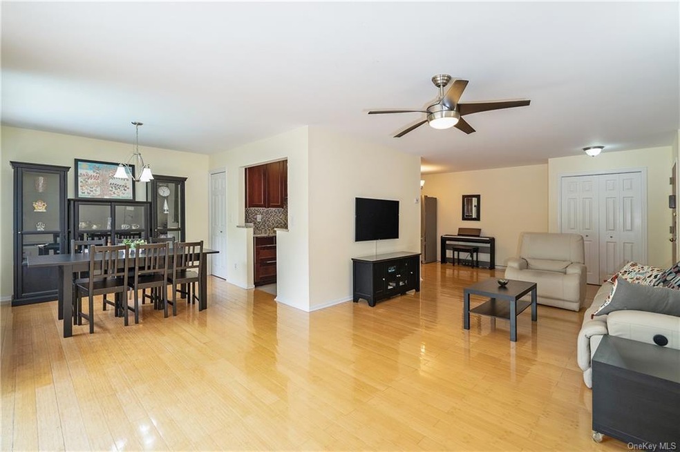 Scarsdale Woods unit 146, Scarsdale, NY 10583 - photo 1