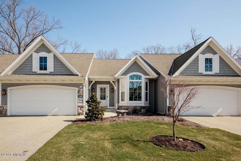 2562 Summit Ridge Dr NE unit 34, Grand Rapids, MI 49505 - photo 1