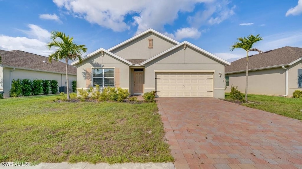 Ranch-style home with decorative driveway, a front