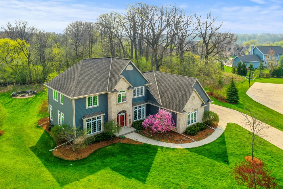 N65W12842 Crimson Ct, Menomonee Falls, WI 53051 - photo 1