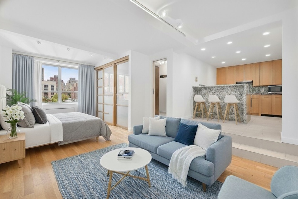 Kensington House unit 902, New York, NY 10011 - photo 1