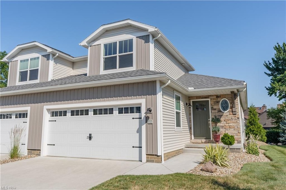 Welcome home to 1373 Cascade West!