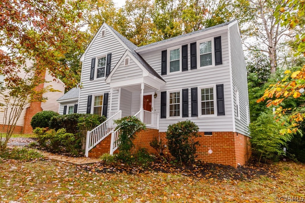 FRONT EXTERIOR W/ VINYL SIDING, PAVED DRIVEWAY, ST