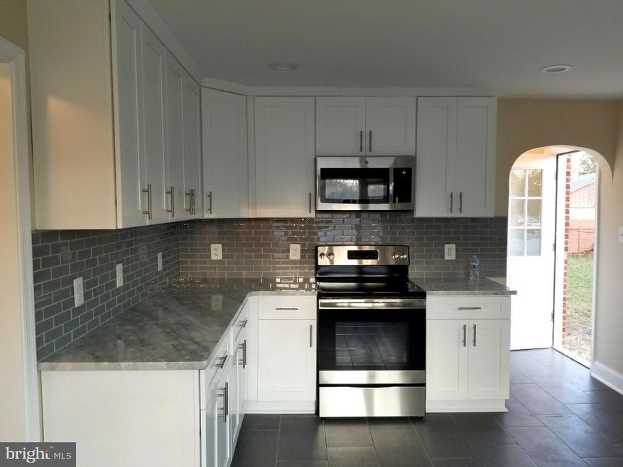 8109 Highpoint Rd, Clearwater Beach, MD 21226 - photo 1