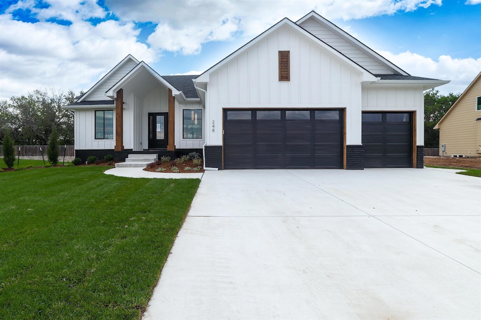 284 S Wellcrest Ct, Goddard, KS 67052 - photo 1