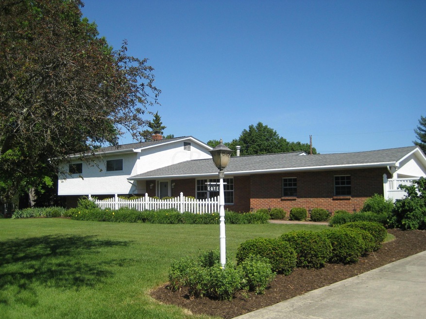 6126 Applegate Ln, Columbus, OH 43213 - photo 1