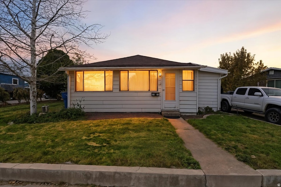 Bungalow with a lawn